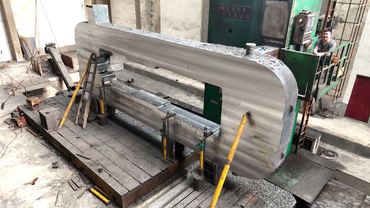 軋機(jī)牌坊出現(xiàn)裂紋該如何處理？大型鑄造廠預(yù)防措施有哪些？