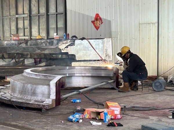 大型鑄鋼廠——騰飛鑄鋼，專于大型、復(fù)雜、高精度鑄鋼件制造